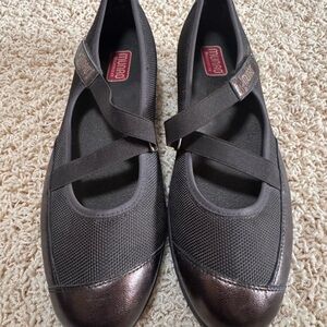 Munro Brown Metallic-Toe Cross-Strap Mary Janes